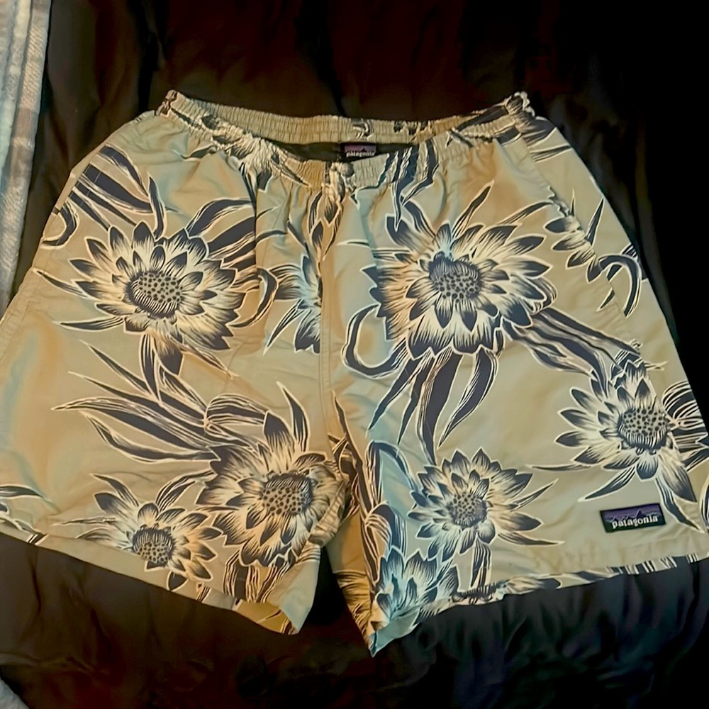 Kids Patagonia Hawaiian theme shorts small